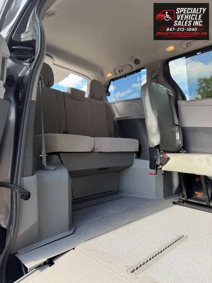 Used 2018 Toyota Sienna LE FWD image 21