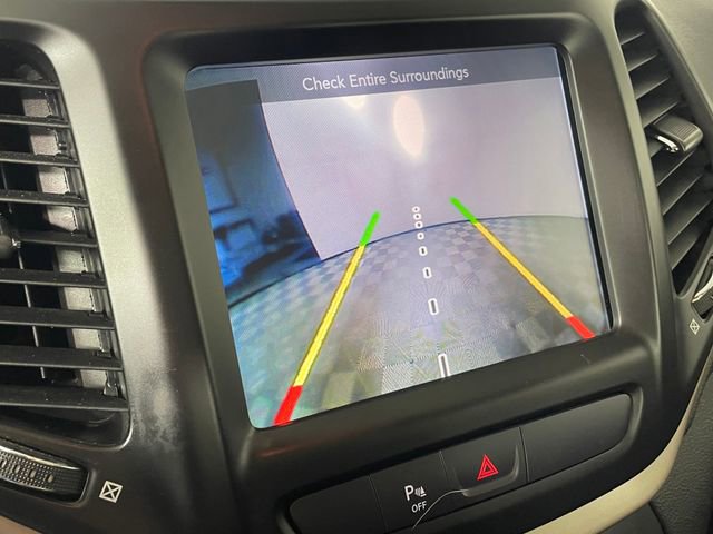 Used 2017 Jeep Cherokee Latitude w/ Comfort/Convenience Group image 8