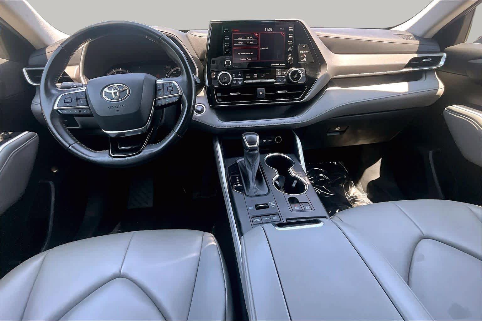 Used 2021 Toyota Highlander XLE AWD/4WD image 16
