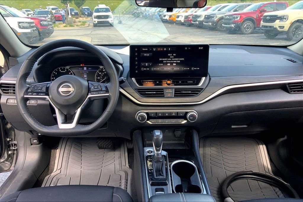 Used 2024 Nissan Altima 2.5 SV w/ SV Premium Package FWD image 10
