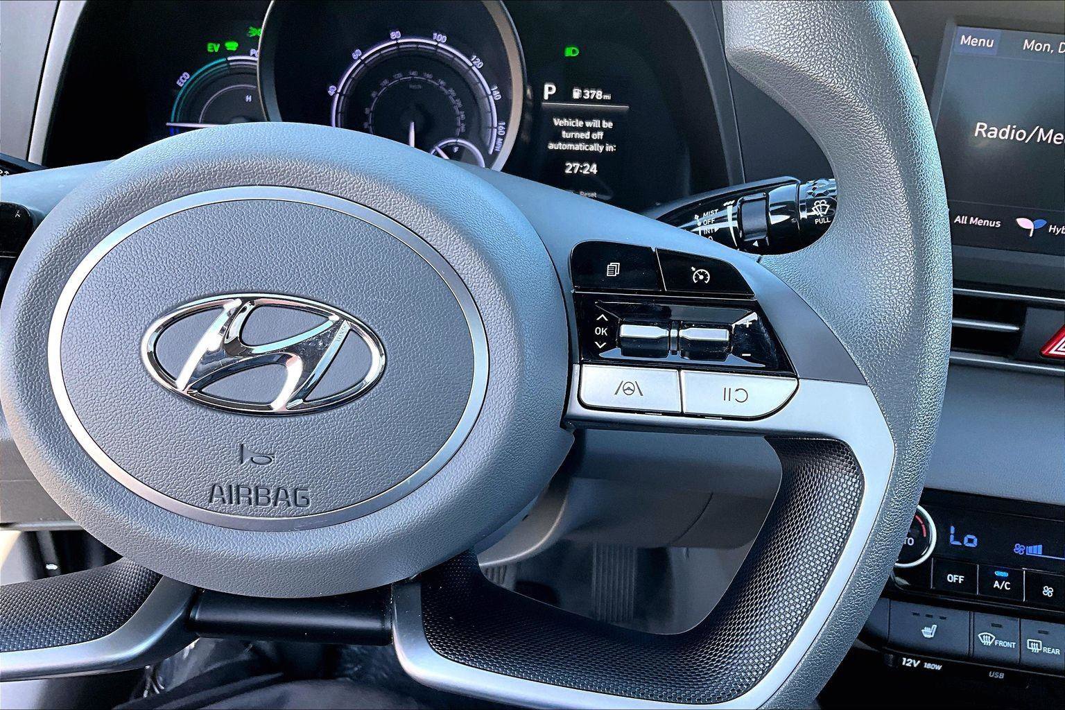 Used 2023 Hyundai Elantra Blue image 18