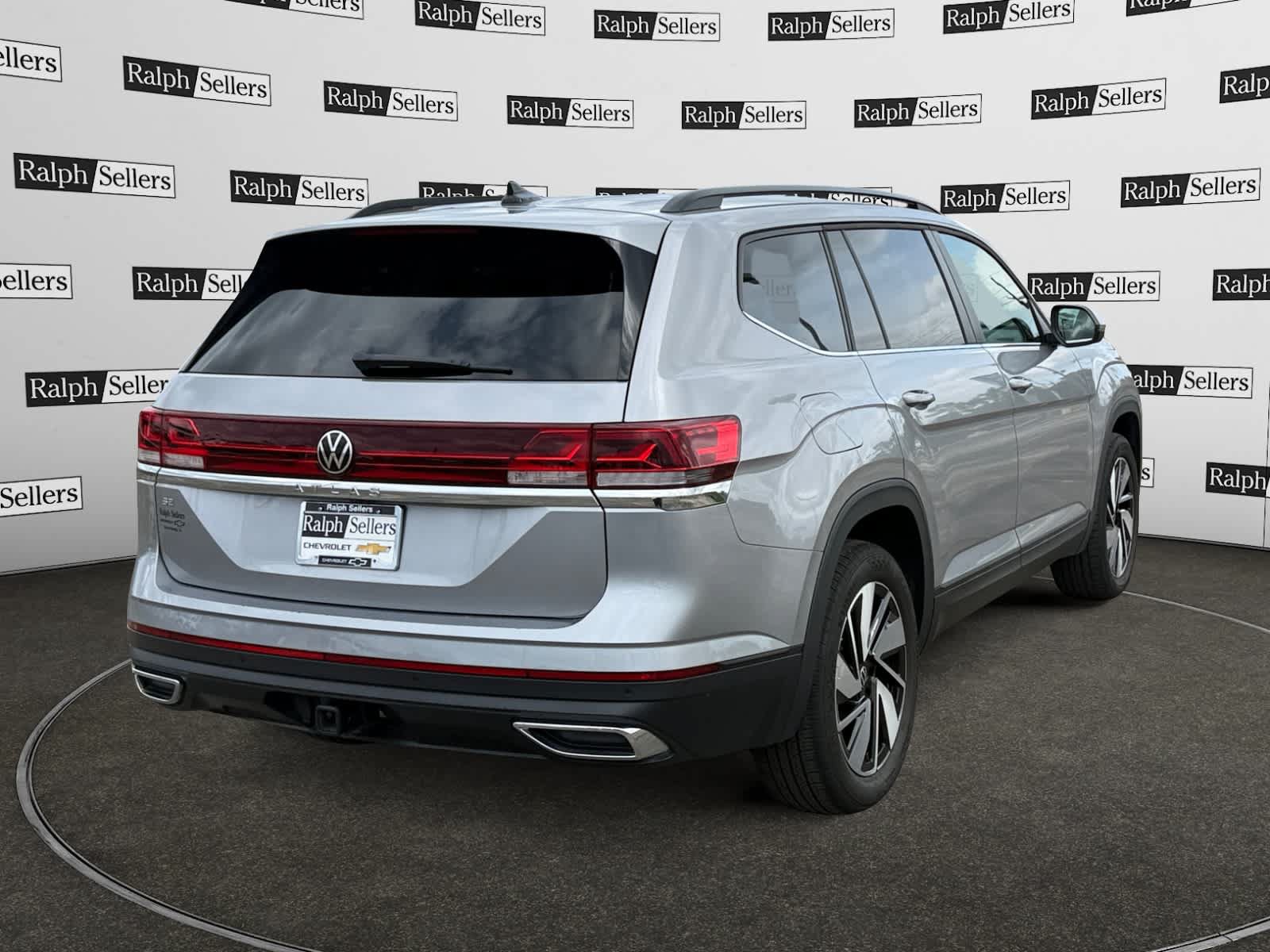 Used 2025 Volkswagen Atlas SE FWD image 6