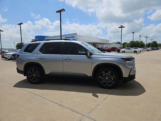 Used 2025 Honda Pilot Sport image 4