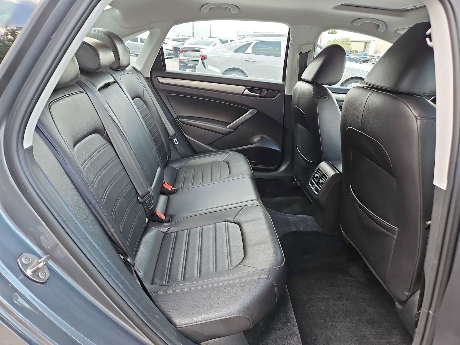 Used 2015 Volkswagen Passat 1.8T SE FWD image 15