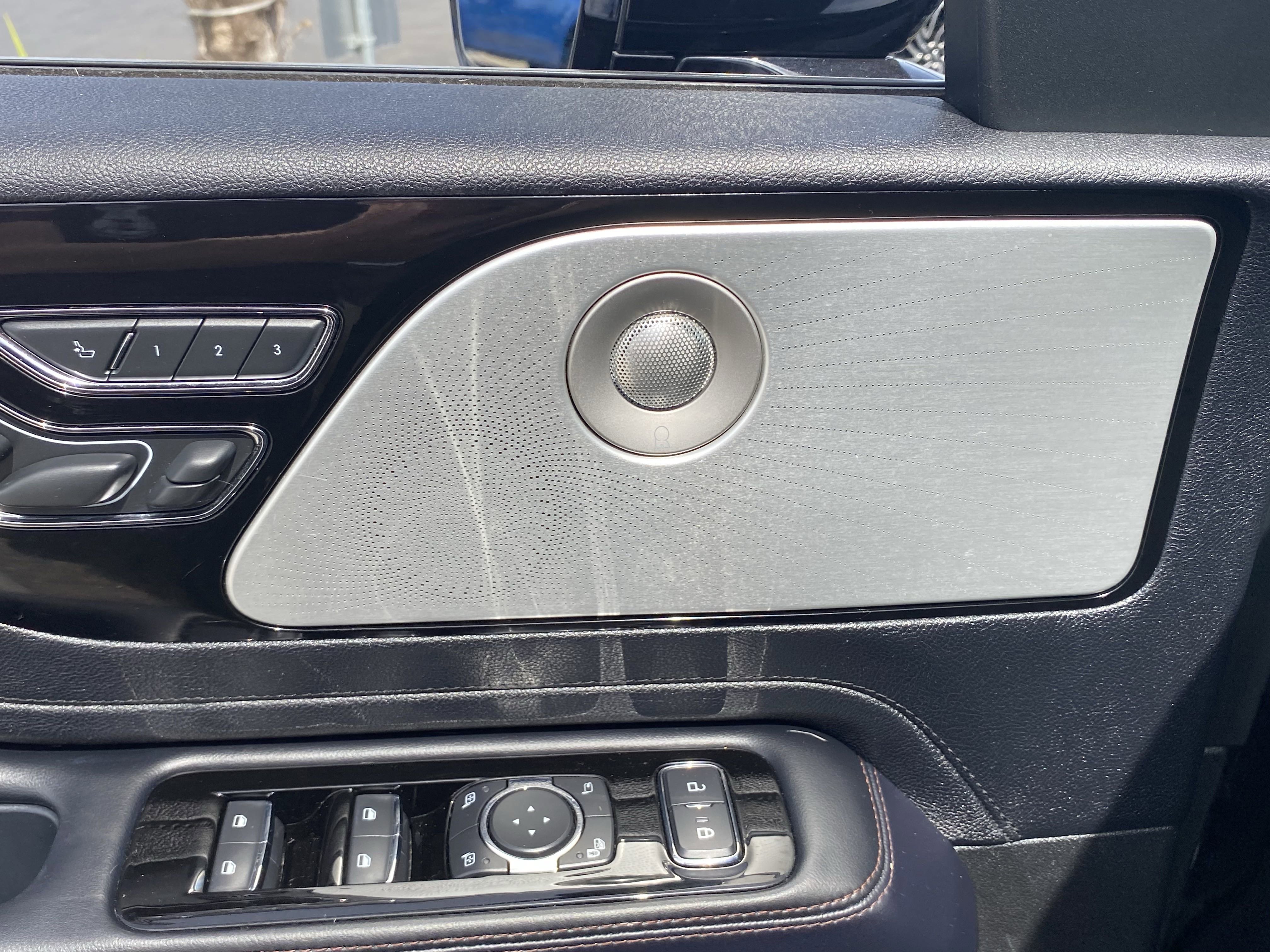 Used 2020 Lincoln Aviator Reserve w/ Equipment Group 202A image 9