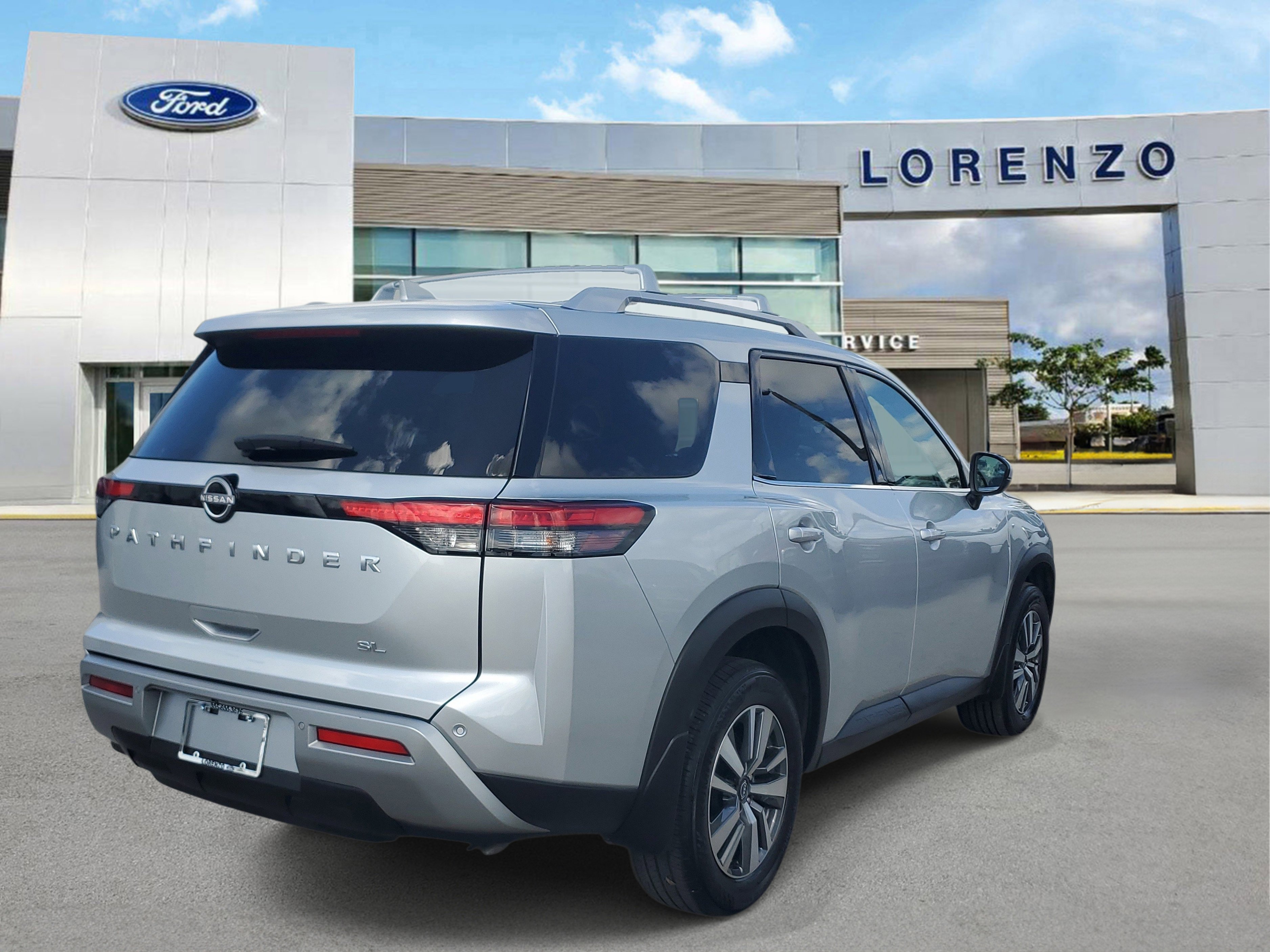 Used 2024 Nissan Pathfinder SL FWD image 5