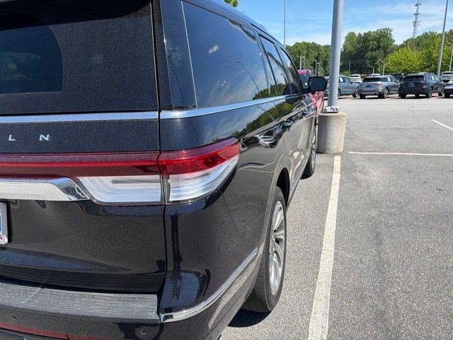 Used 2023 Lincoln Navigator Reserve AWD/4WD image 5