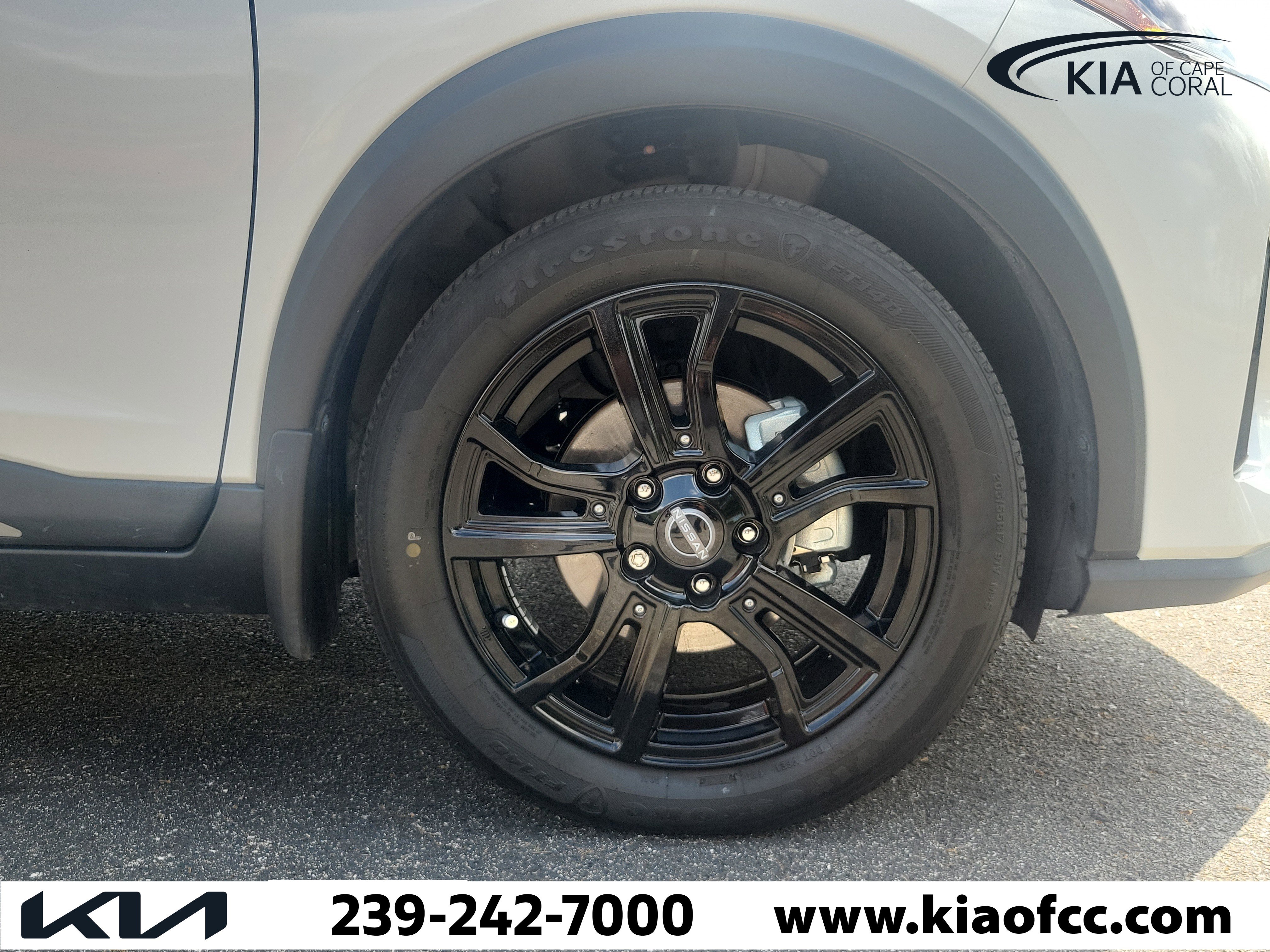 Used 2023 Nissan Kicks SR w/ SR Premium Package FWD image 6