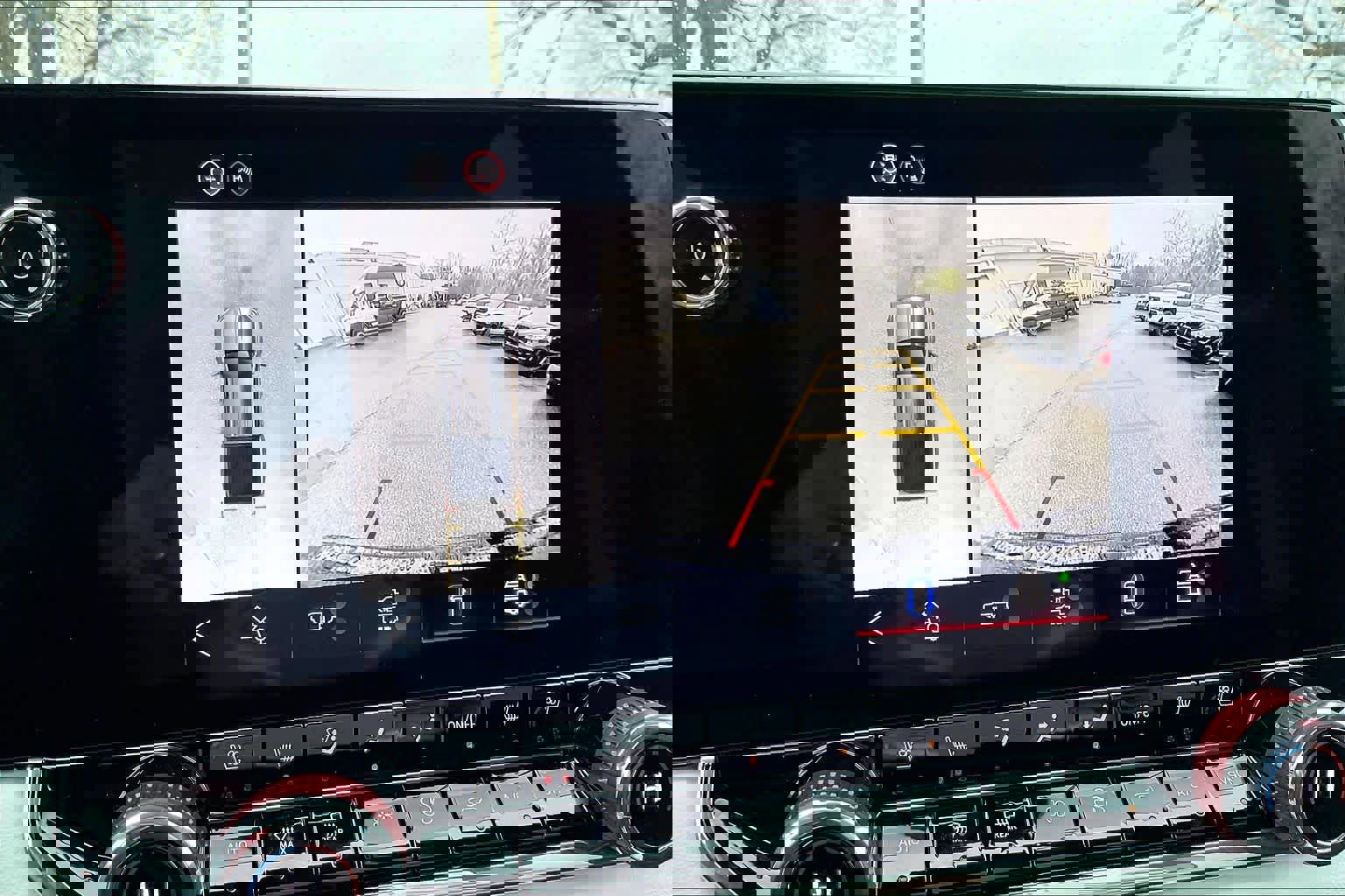 Used 2025 GMC Canyon AT4 w/ AT4X Package image 30