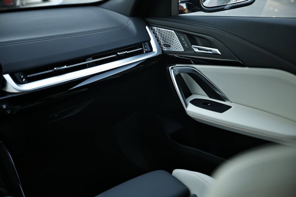 Certified 2025 BMW X2 xDrive28i w/ Technology Package image 30