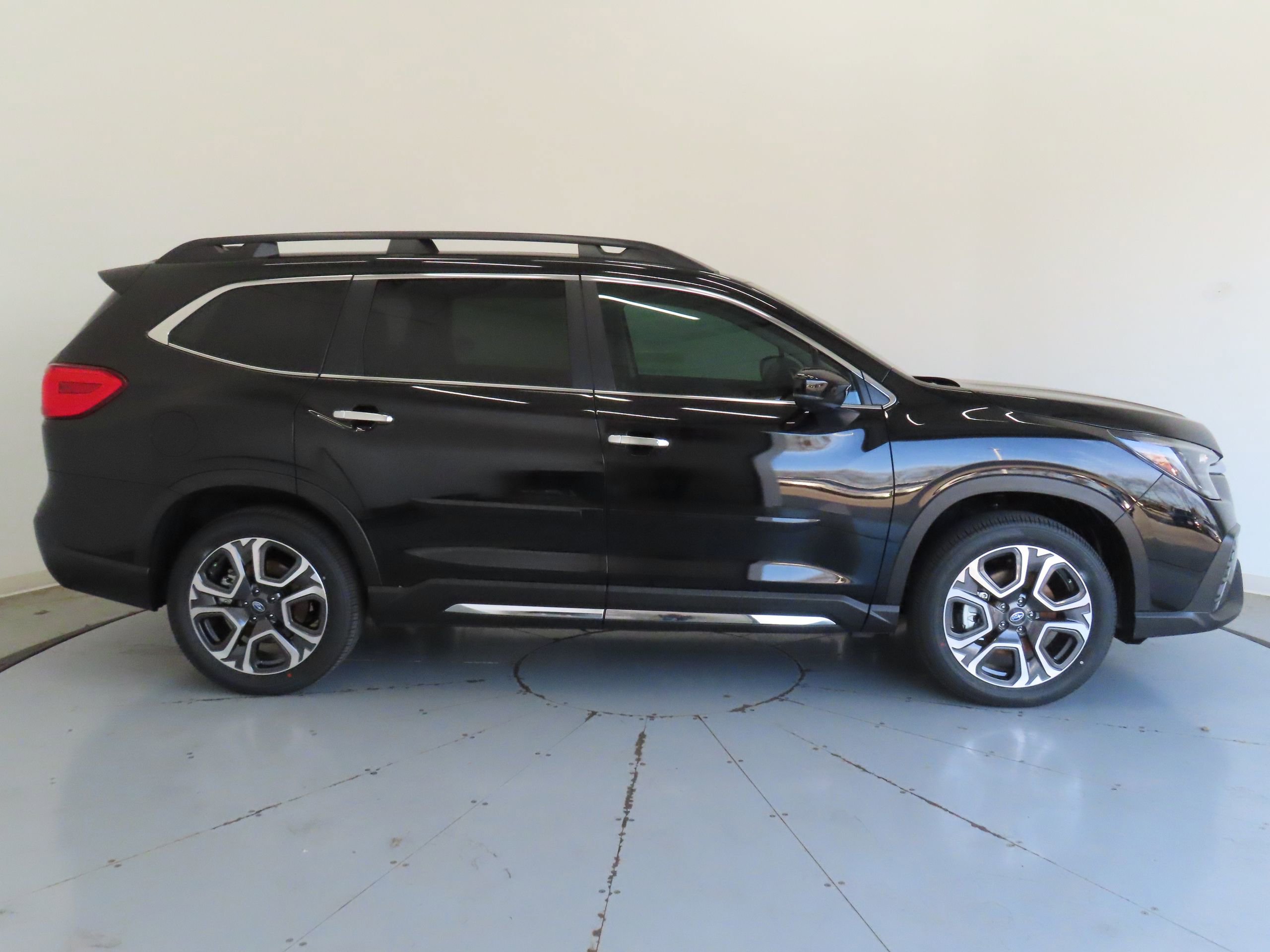 New 2026 Subaru Ascent Touring AWD/4WD image 2