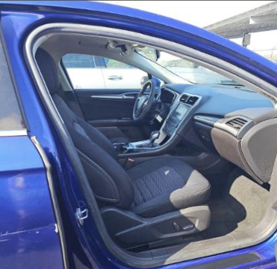Used 2016 Ford Fusion SE FWD image 16