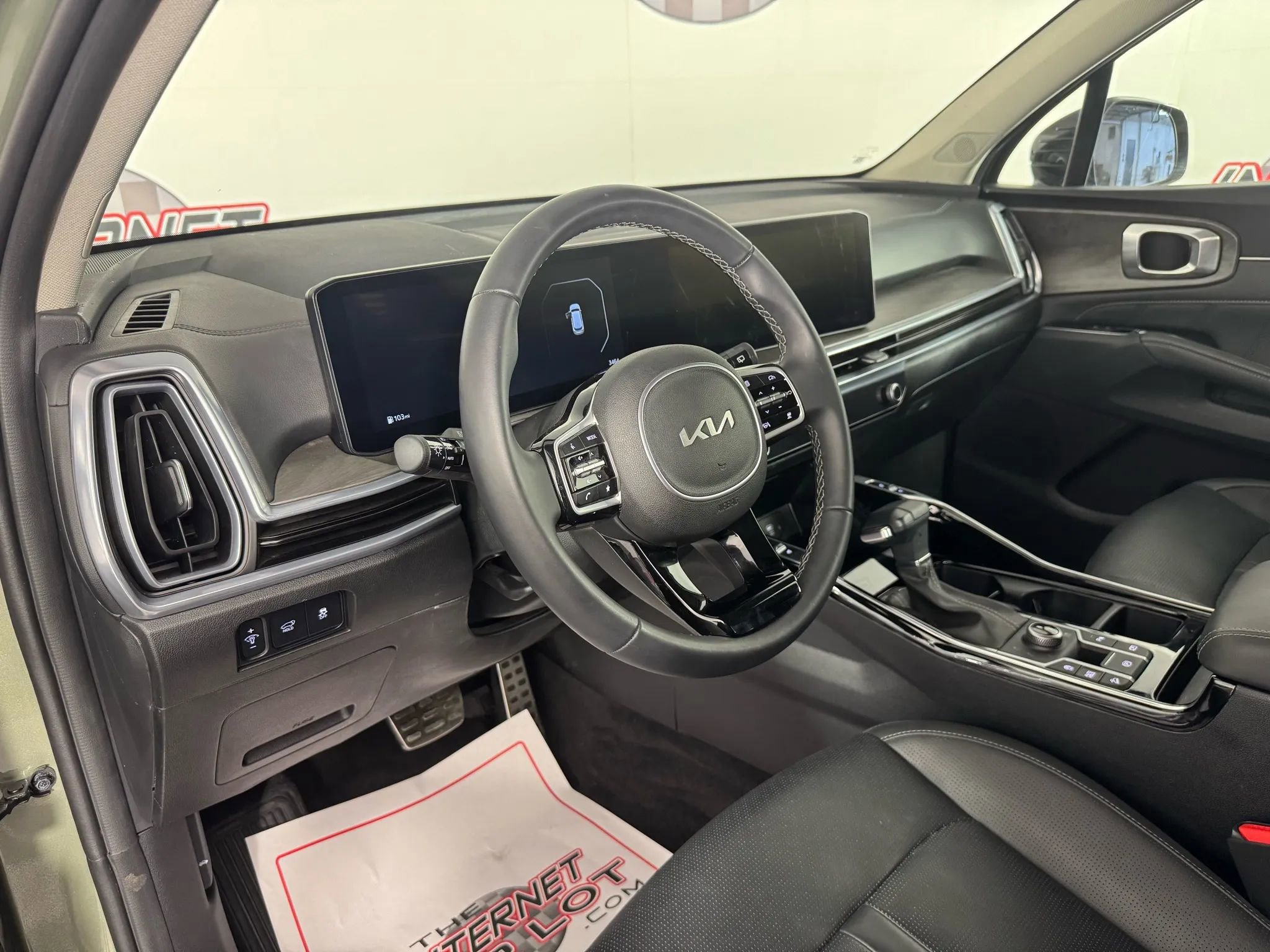 Used 2025 Kia Sorento SX image 10