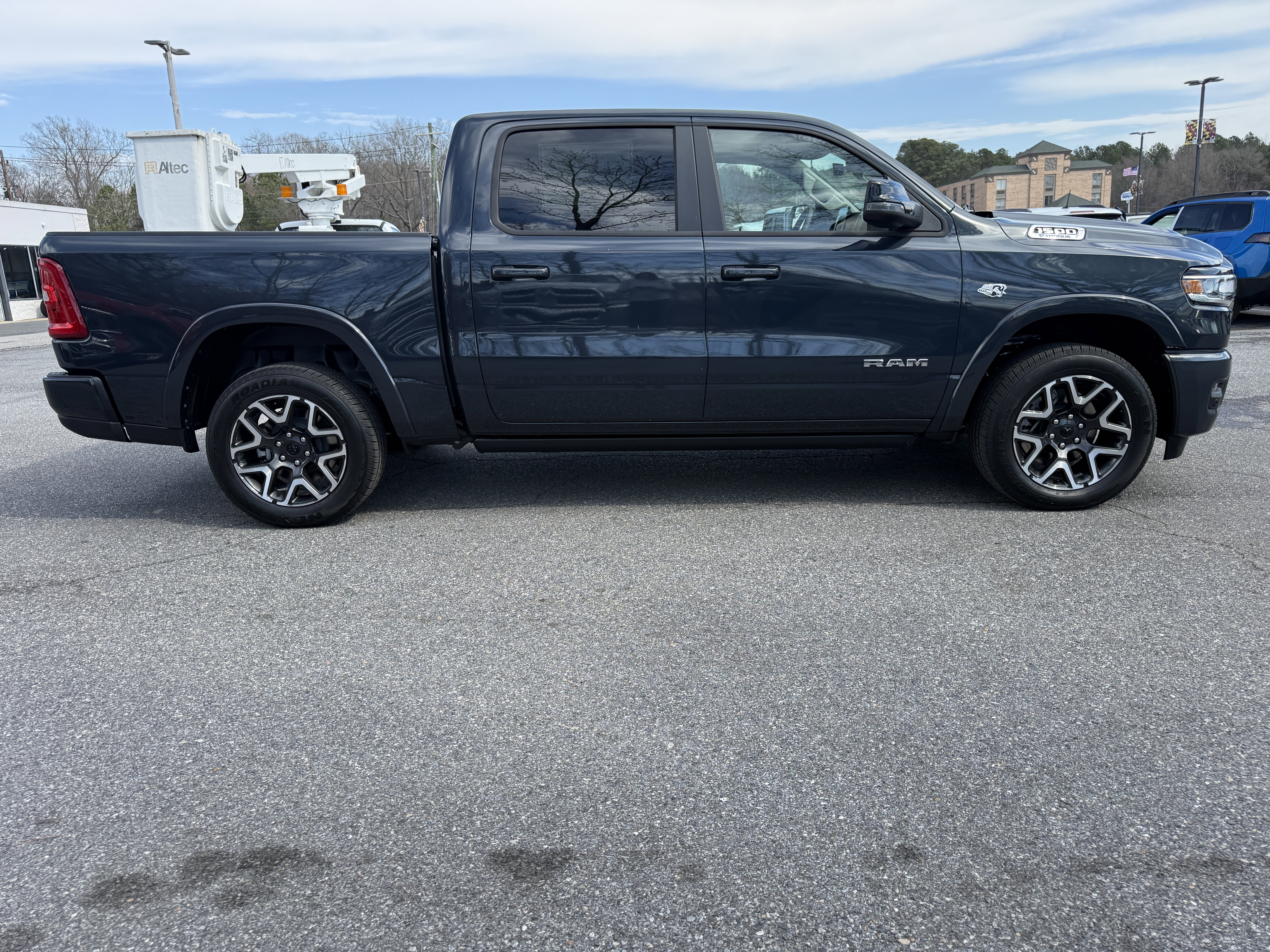 New 2026 RAM 1500 Laramie AWD/4WD image 9