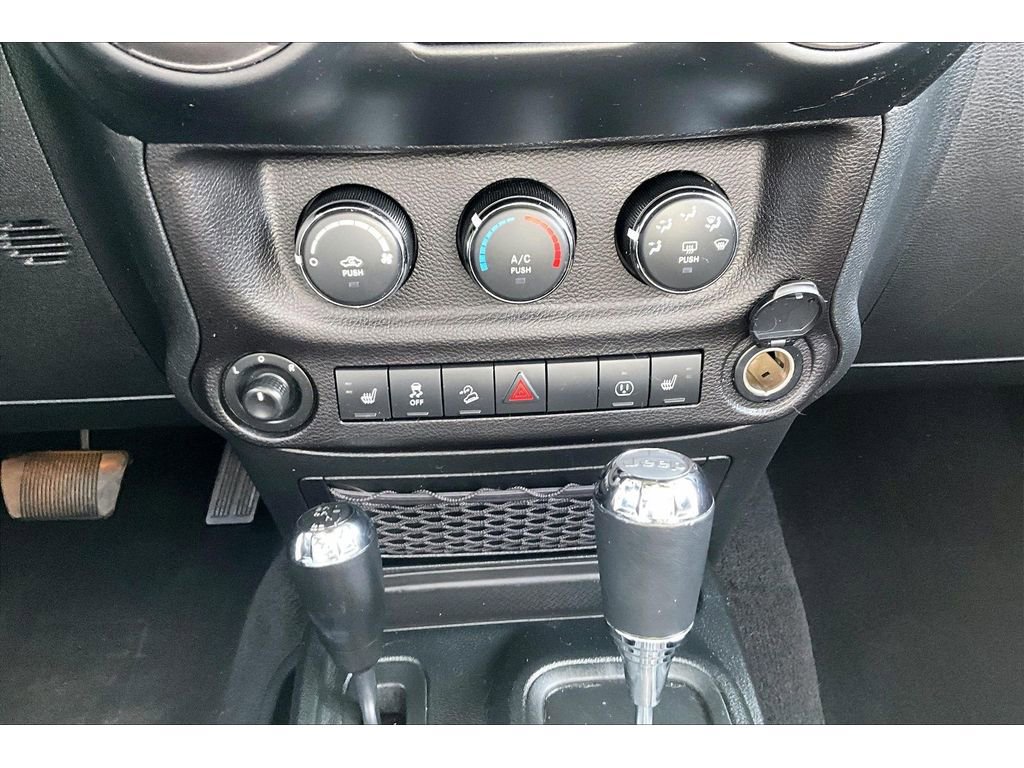Used 2018 Jeep Wrangler Unlimited Sahara image 27