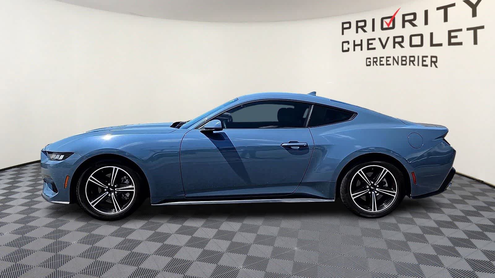 Used 2024 Ford Mustang Coupe RWD image 5