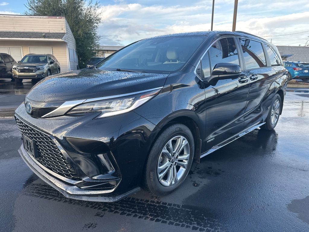 Used 2021 Toyota Sienna XSE image 1