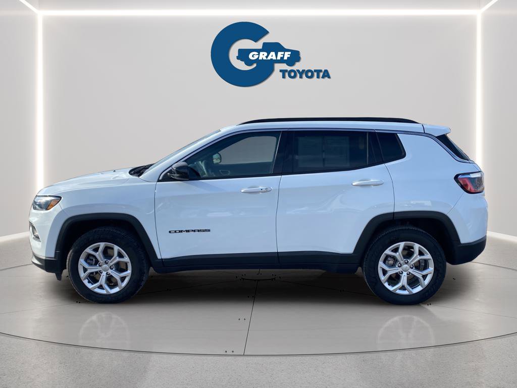 Used 2024 Jeep Compass Latitude image 11