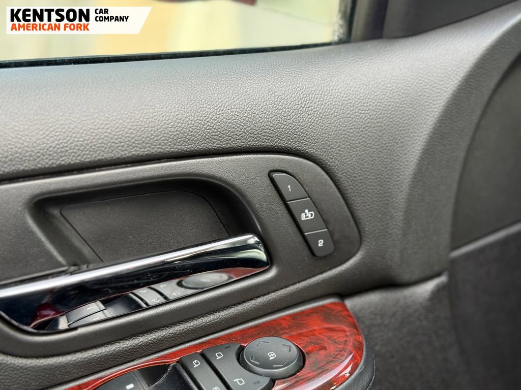 Used 2014 Cadillac Escalade Luxury image 25