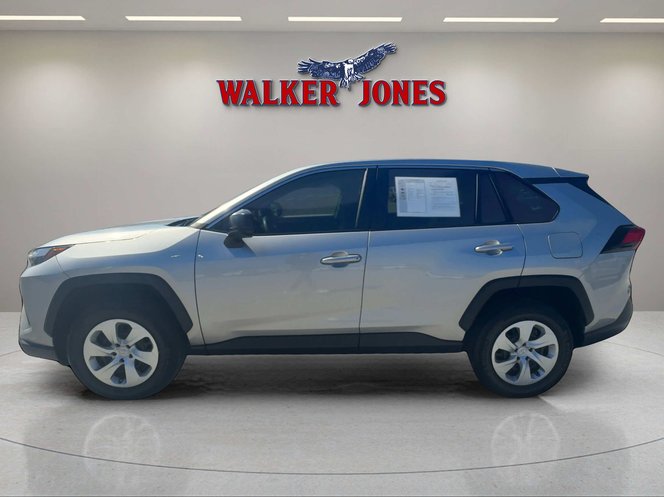 Used 2024 Toyota RAV4 LE image 2