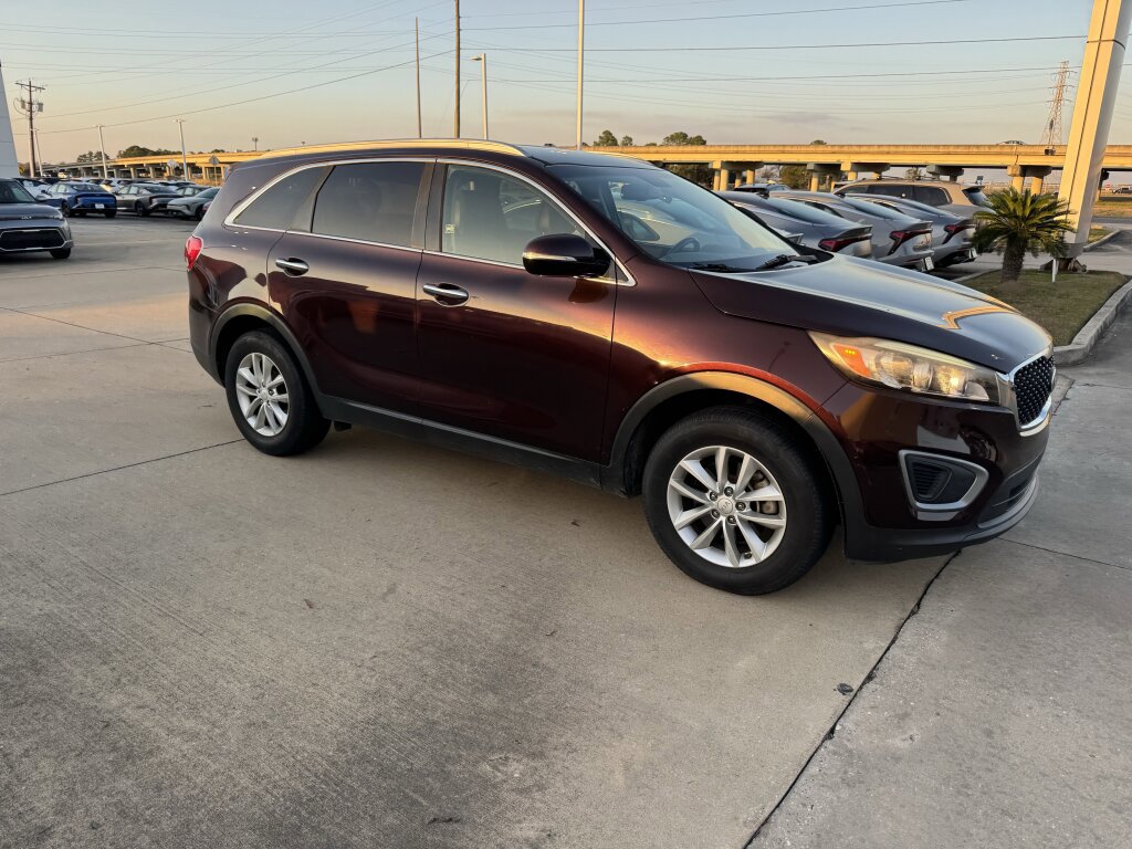 Used 2016 Kia Sorento LX w/ LX Convenience Package image 10