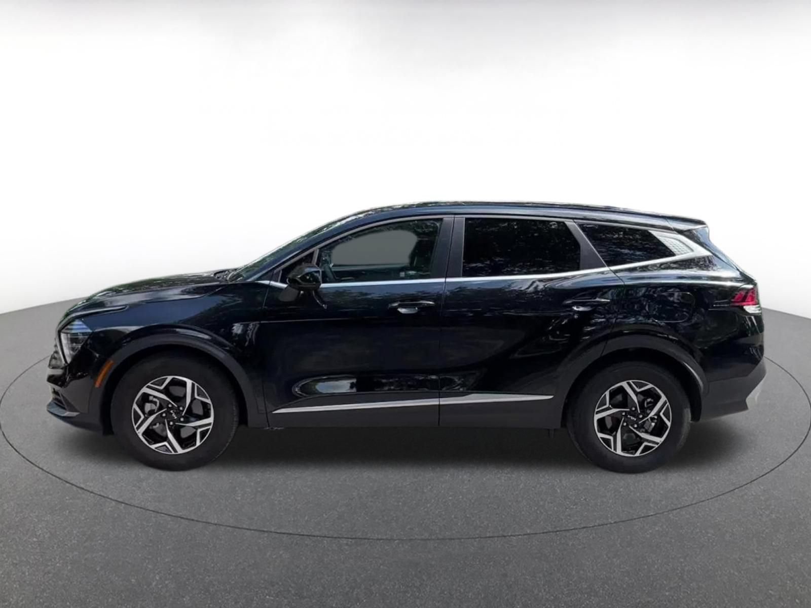 Used 2025 Kia Sportage LX FWD image 9
