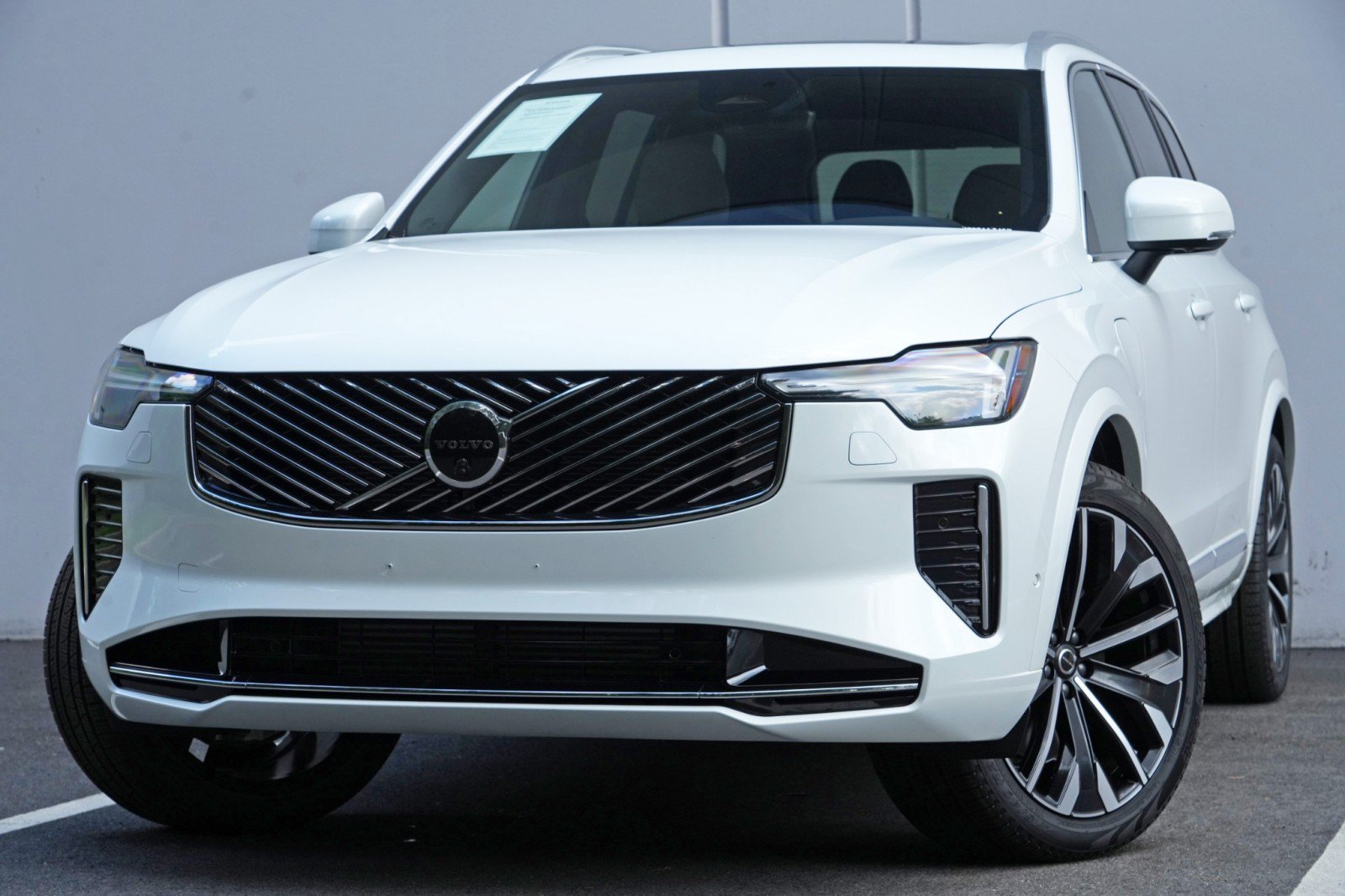 Used 2026 Volvo XC90 T8 Plus w/ Protection Package AWD/4WD image 3