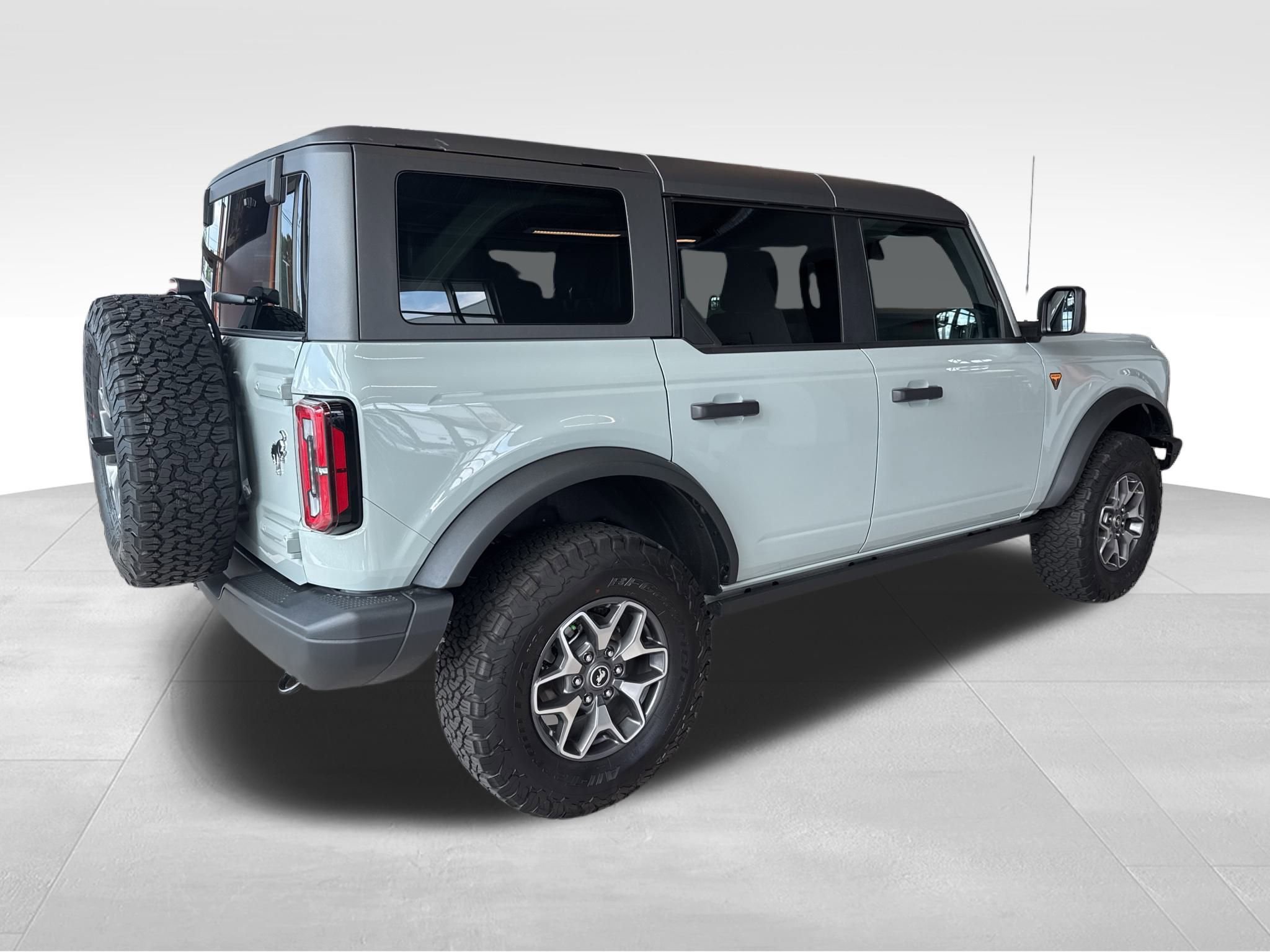 Used 2024 Ford Bronco Badlands image 2
