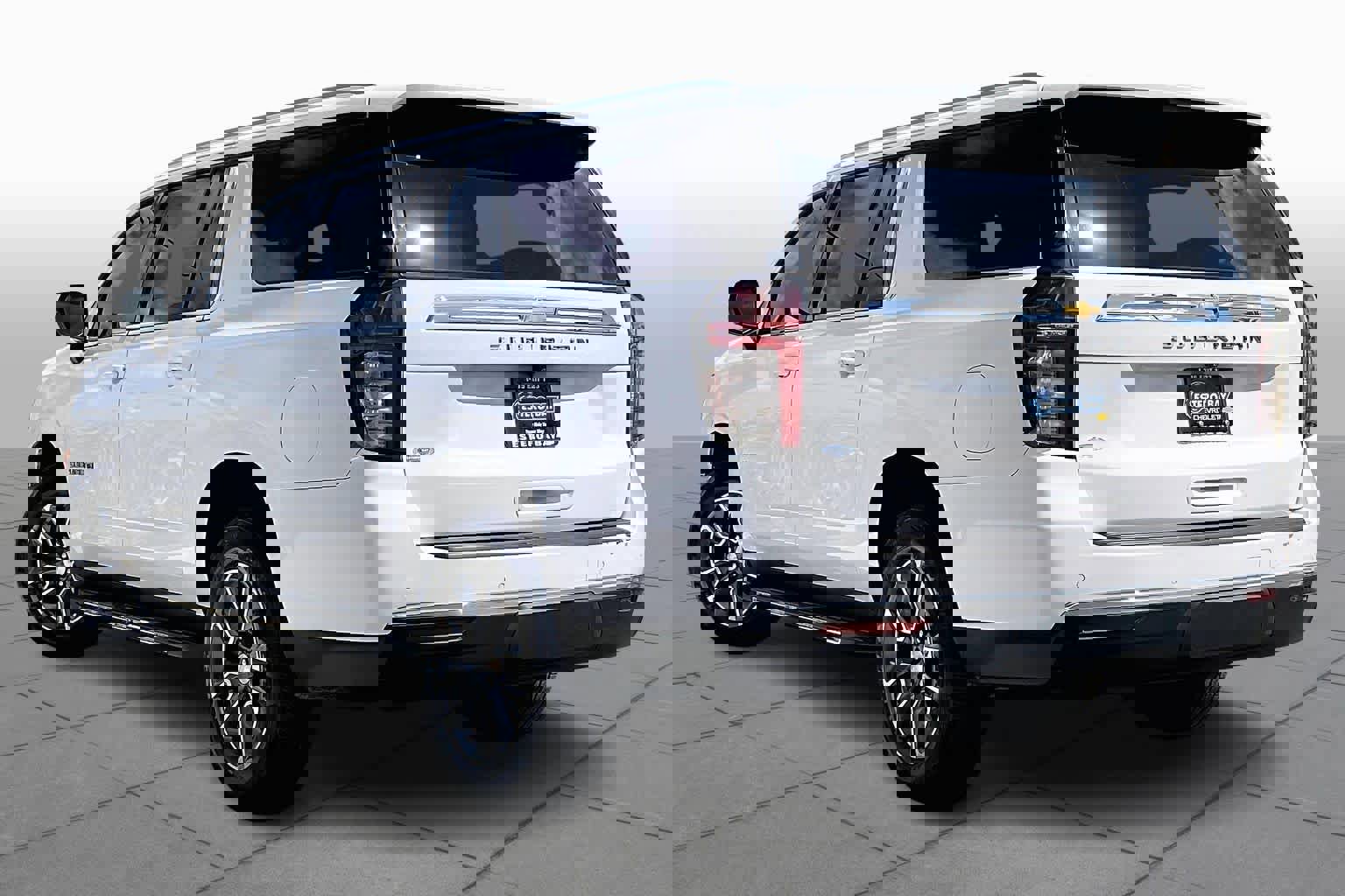 Used 2022 Chevrolet Suburban LT w/ Luxury Package image 12