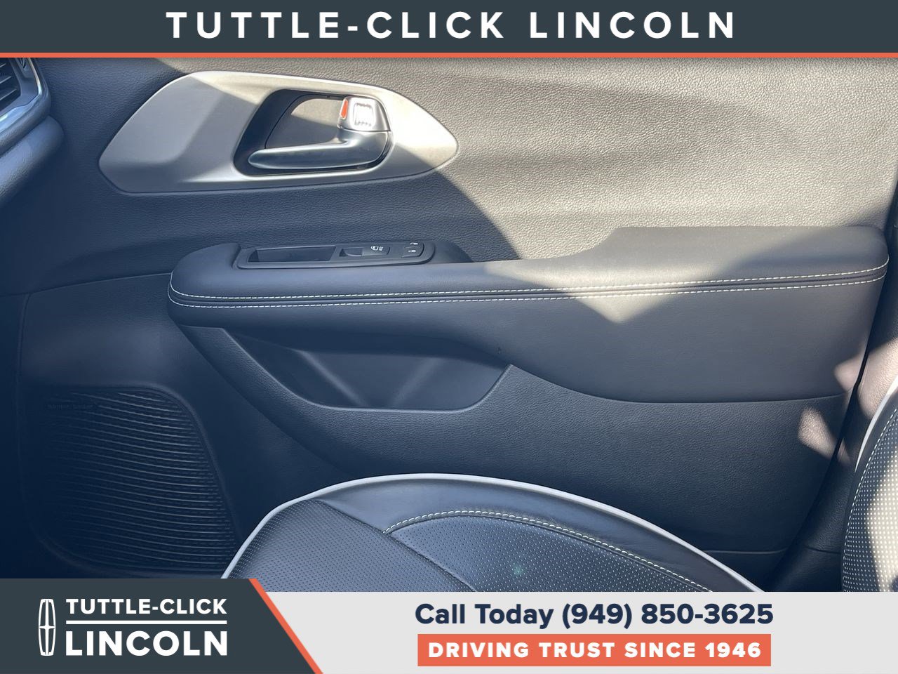Used 2024 Chrysler Pacifica Limited w/ Uconnect Theater Family Group FWD image 21