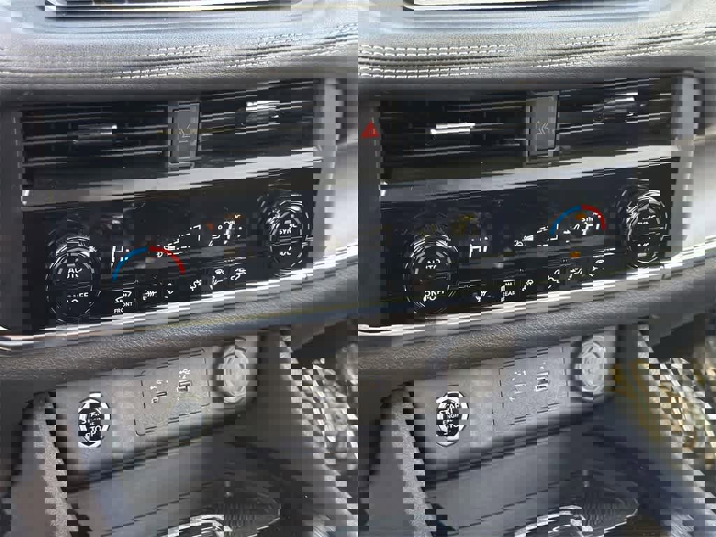 Used 2023 Nissan Rogue SV image 16