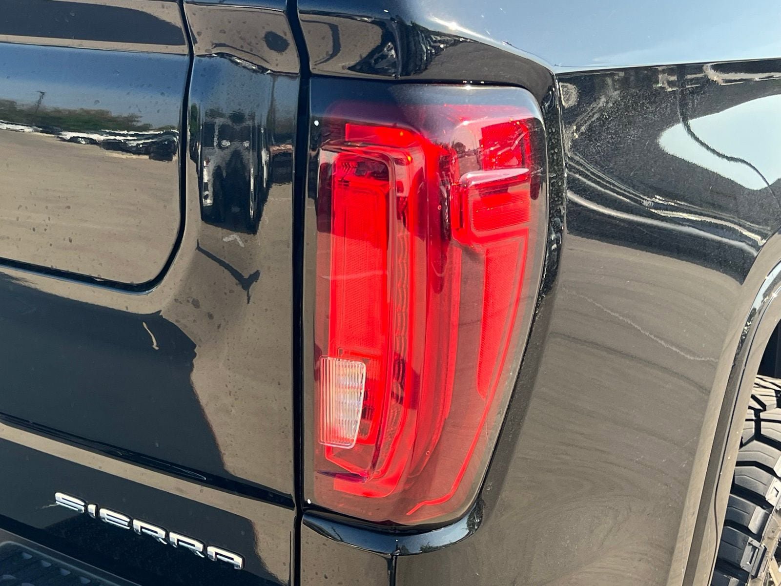 Used 2025 GMC Sierra 1500 Denali Ultimate image 15