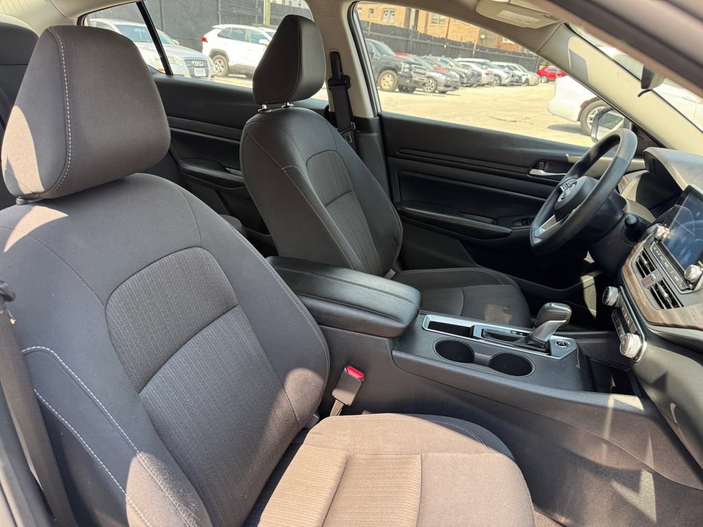 Used 2025 Nissan Altima 2.5 SV FWD image 18