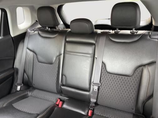 Used 2020 Jeep Compass Latitude AWD/4WD image 12