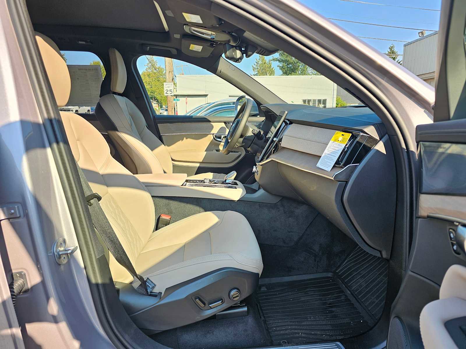 New 2026 Volvo XC90 B6 Plus image 10