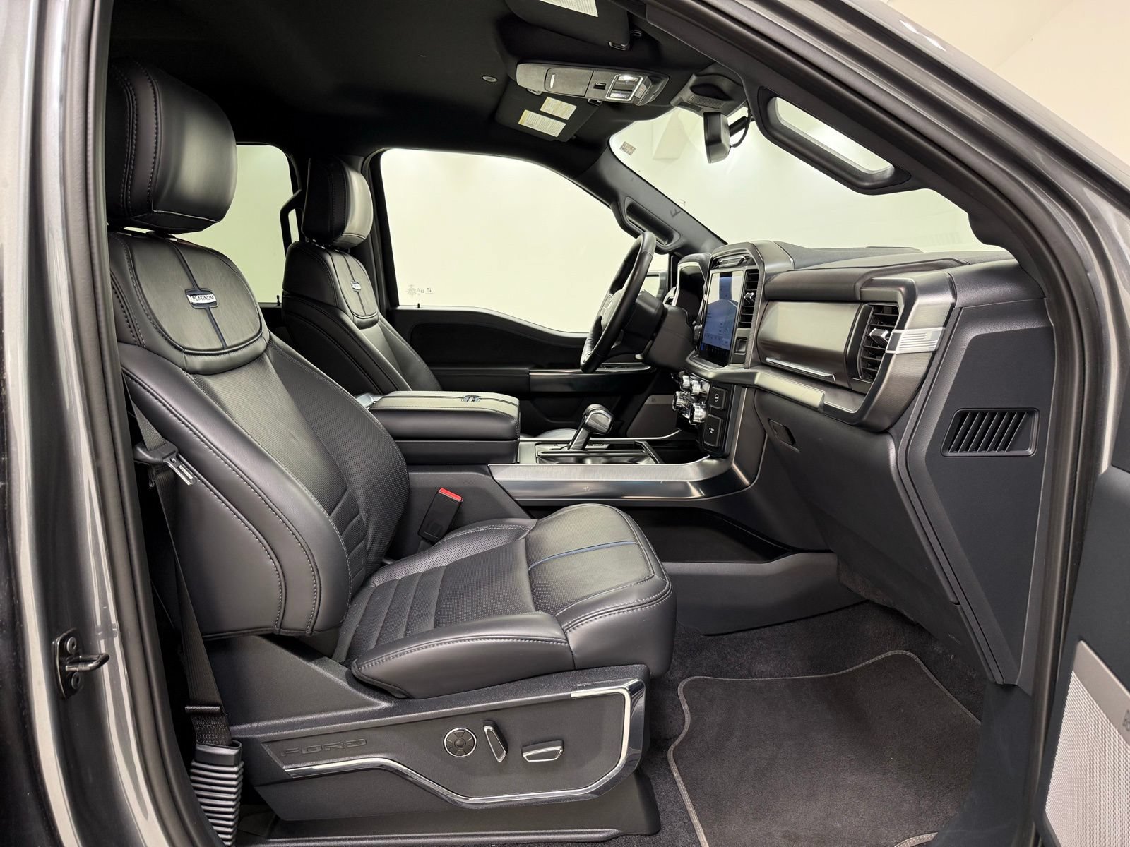 Used 2025 Ford F150 Platinum AWD/4WD image 38
