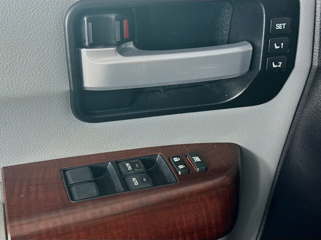 Used 2016 Toyota Sequoia Platinum image 18