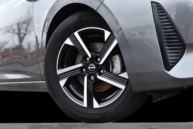 Certified 2025 Nissan Sentra SV image 3