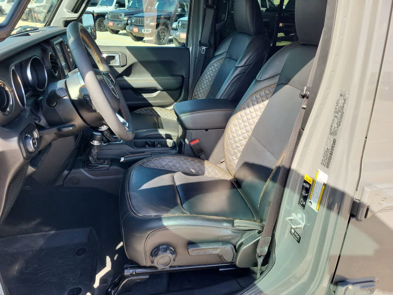 Used 2023 Jeep Gladiator Overland AWD/4WD image 19