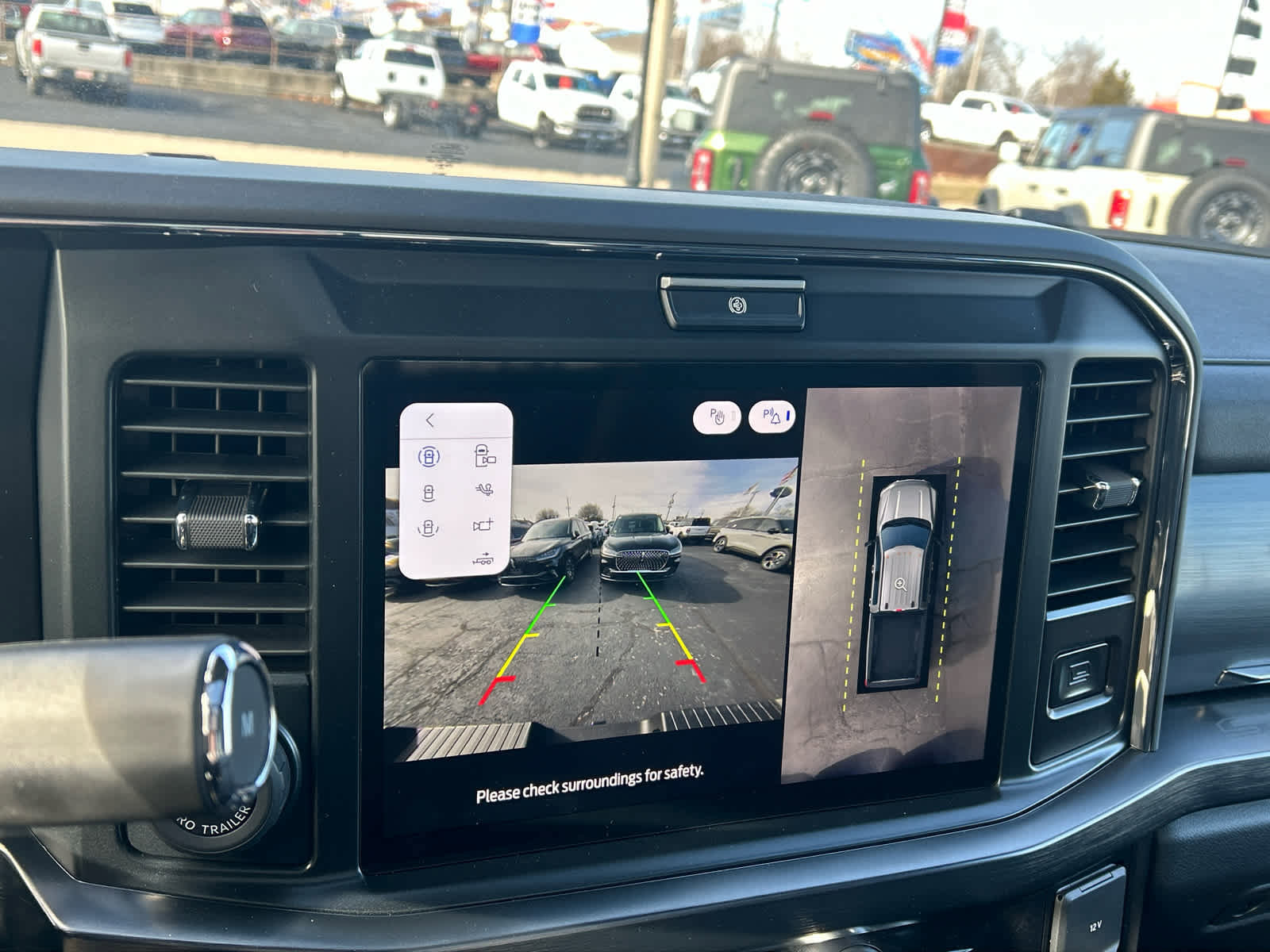 New 2026 Ford F250 Lariat w/ Black Appearance Package image 36