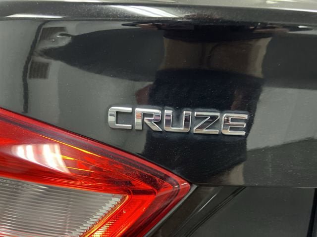 Certified 2018 Chevrolet Cruze LT FWD image 30