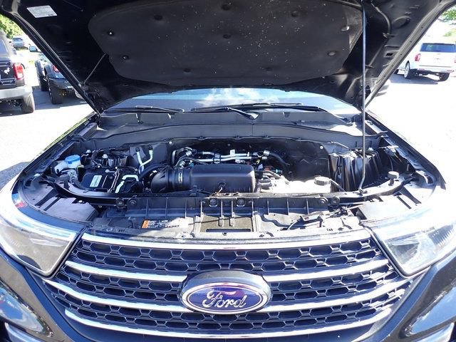 Used 2023 Ford Explorer XLT w/ Equipment Group 202A AWD/4WD image 14
