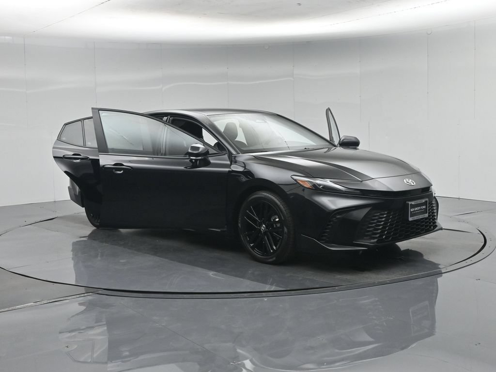 Used 2026 Toyota Camry SE FWD image 33