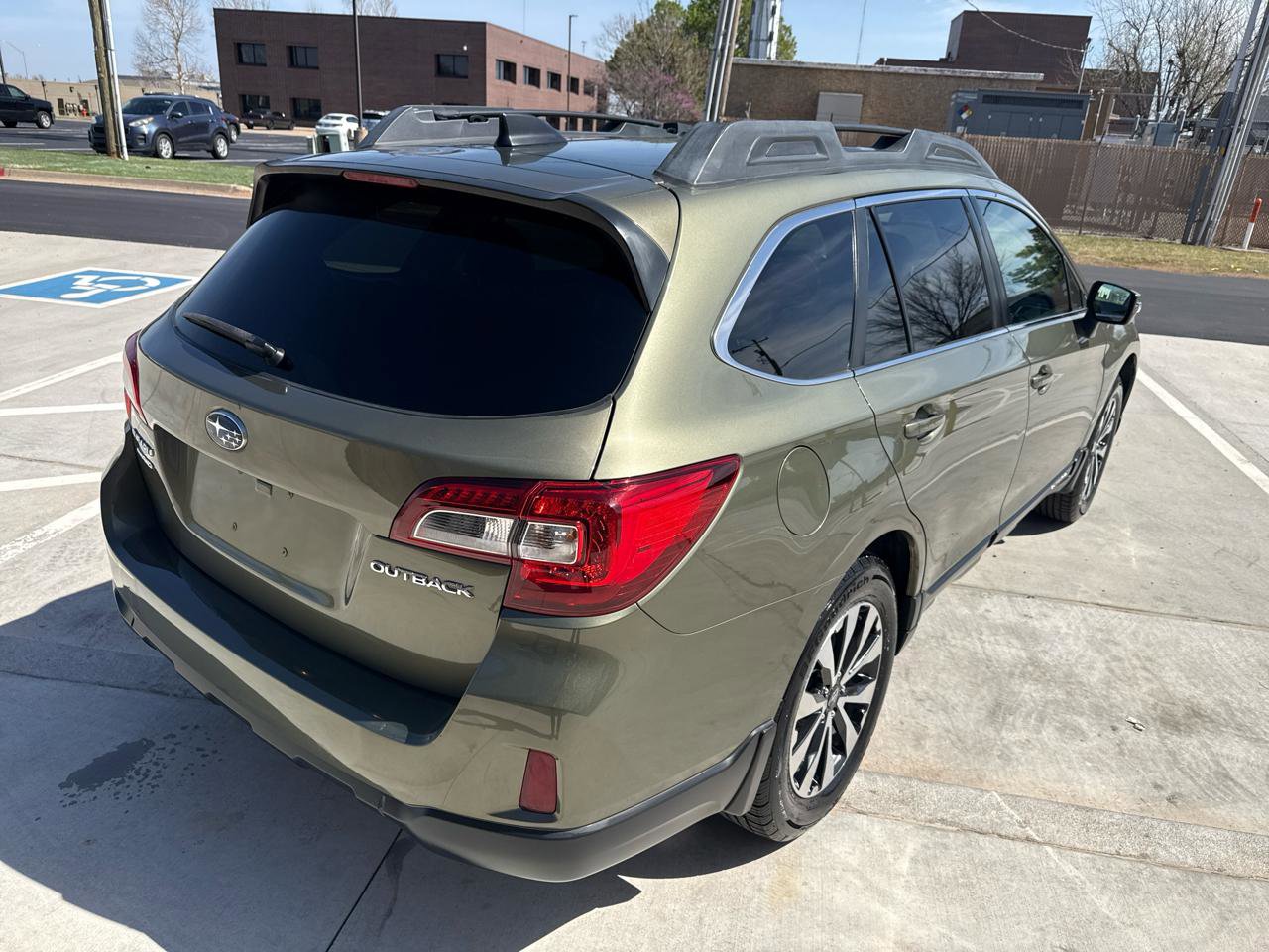 Used 2016 Subaru Outback 2.5i Limited AWD/4WD image 11