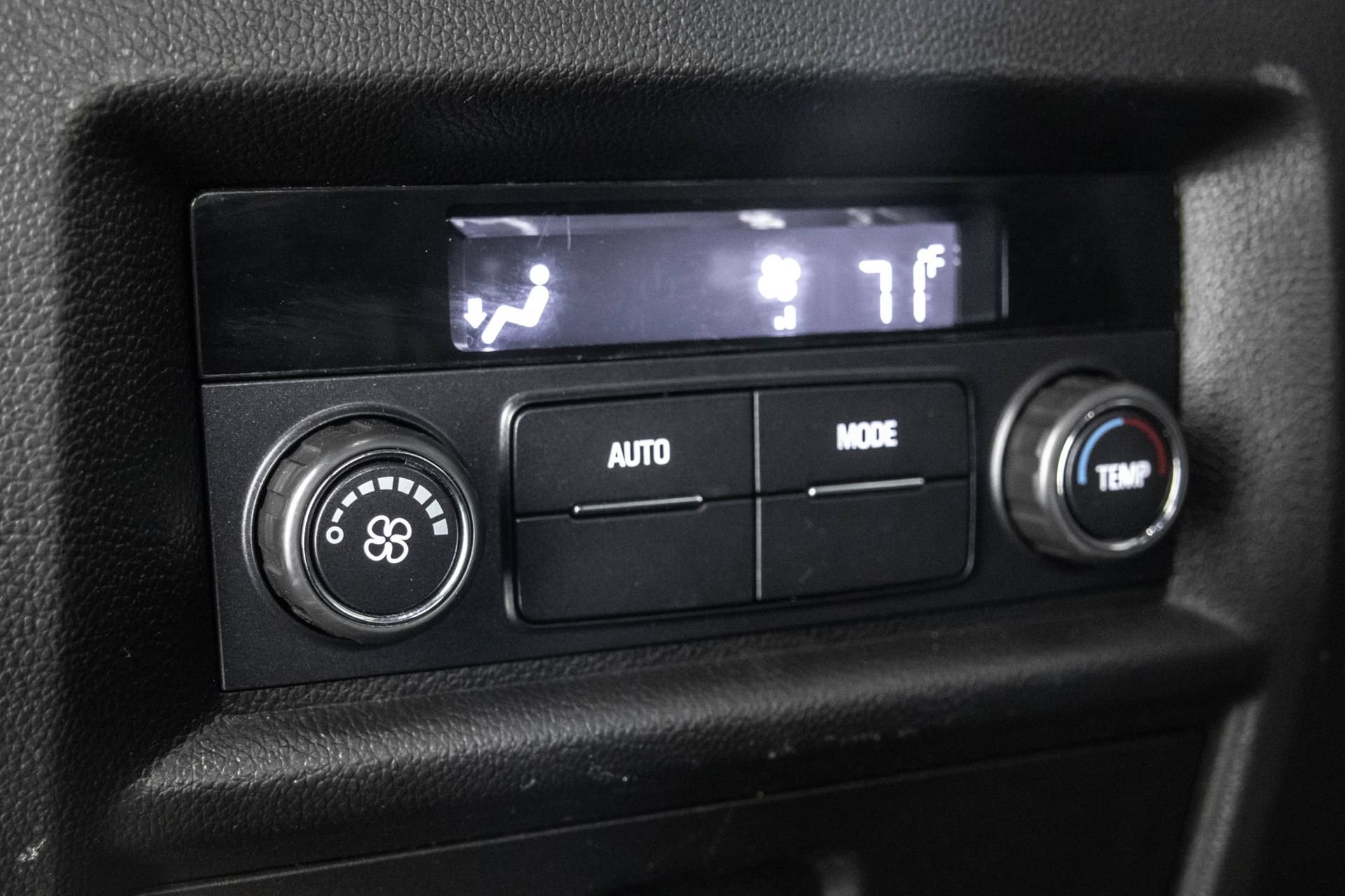 Used 2023 Chevrolet Traverse LT AWD/4WD image 36