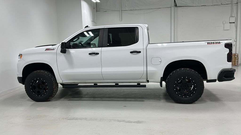 Used 2022 Chevrolet Silverado 1500 LT Trail Boss w/ LT Trail Boss Premium Package AWD/4WD image 2