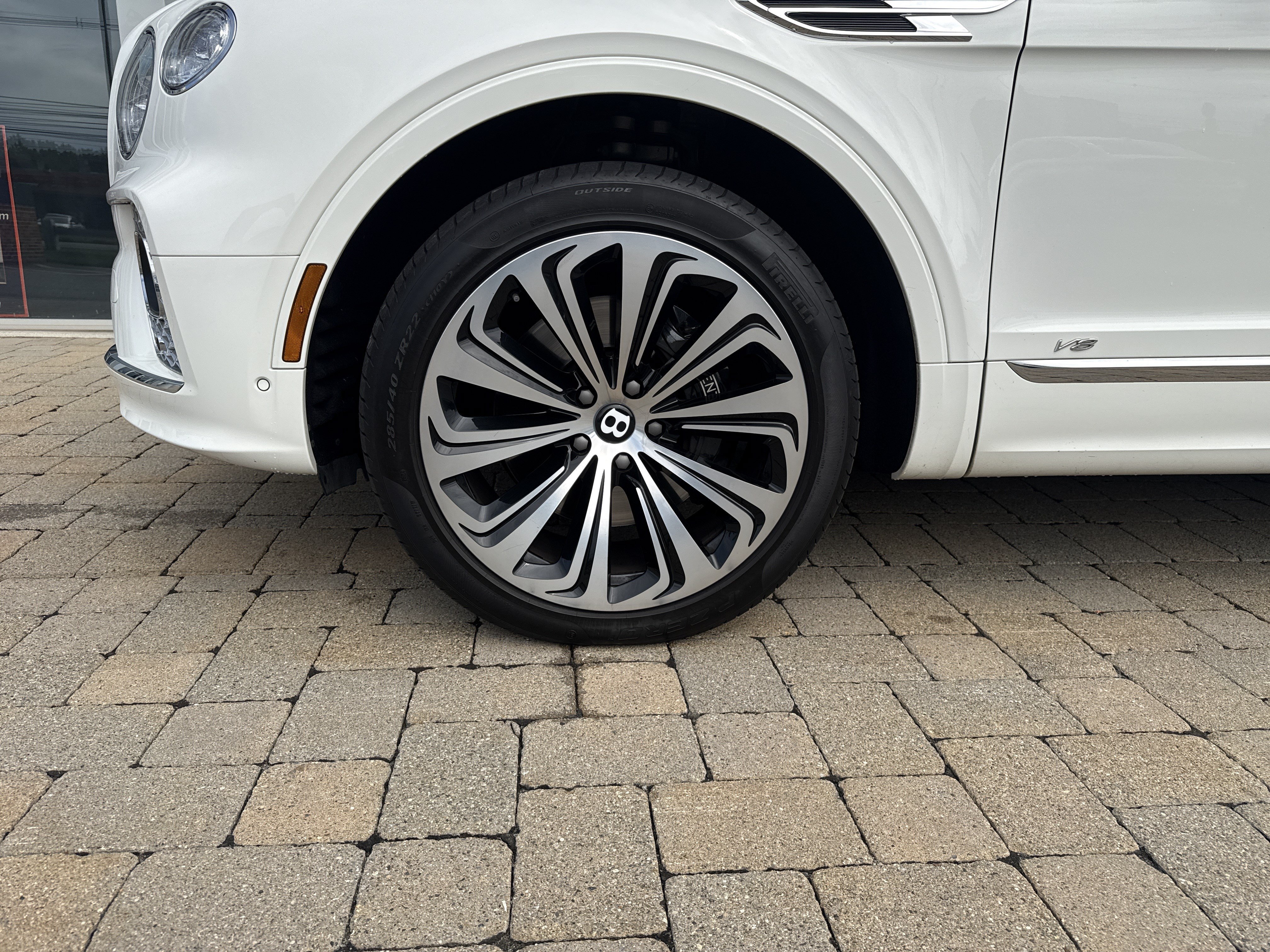 Used 2022 Bentley Bentayga AWD/4WD image 6