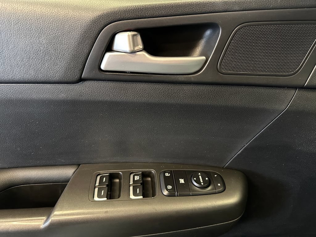 Used 2020 Kia Sportage LX AWD/4WD image 19