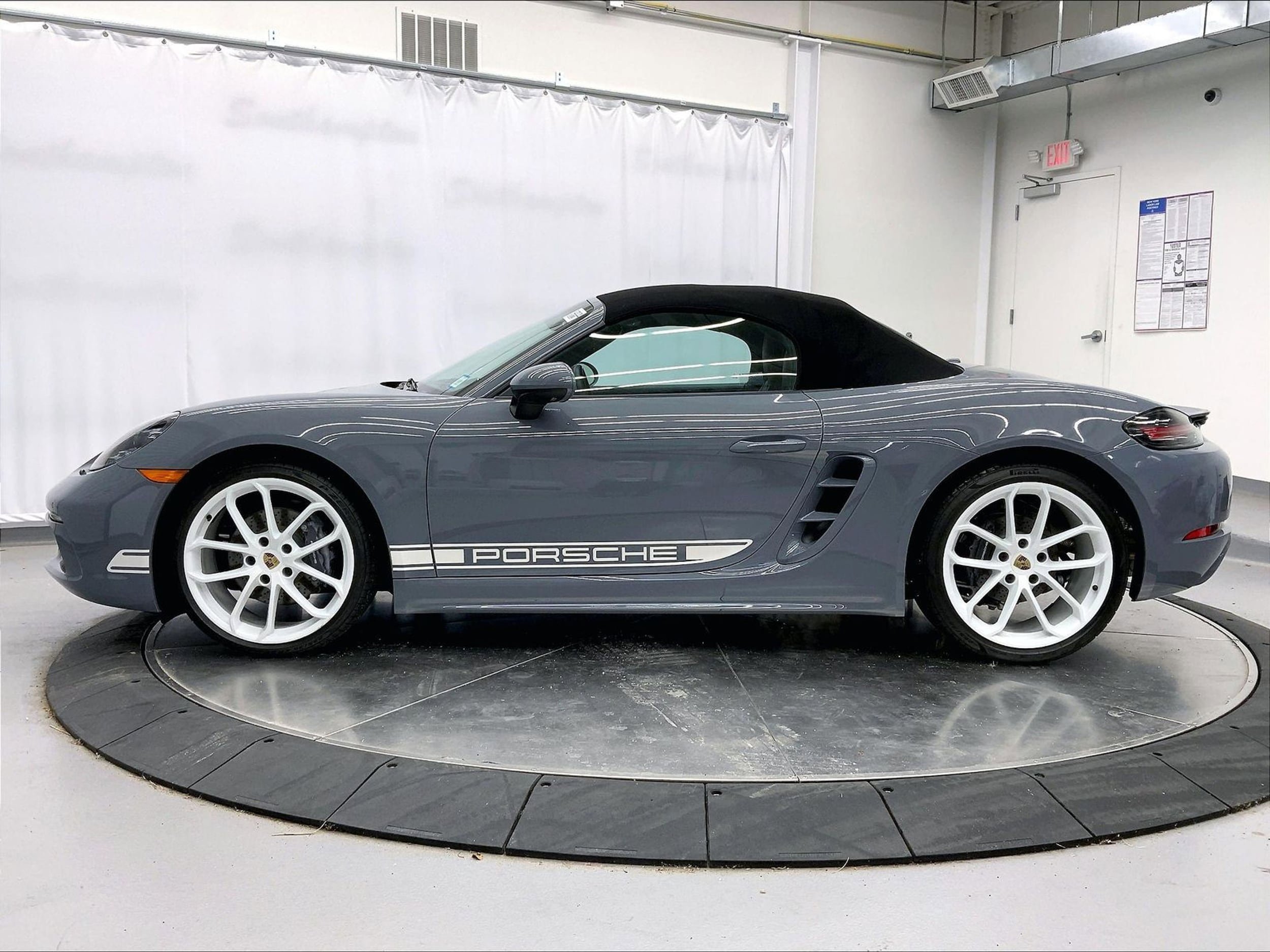 Used 2024 Porsche 718 Boxster image 2