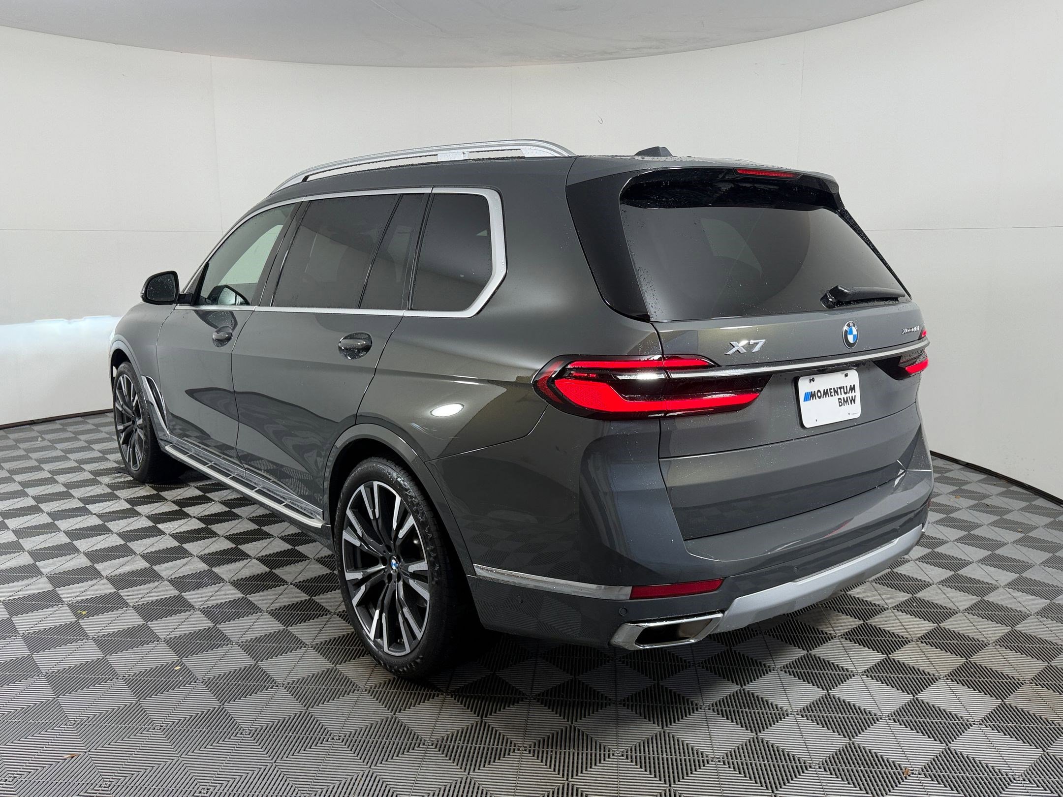 Certified 2024 BMW X7 xDrive40i w/ Executive Package AWD/4WD image 3